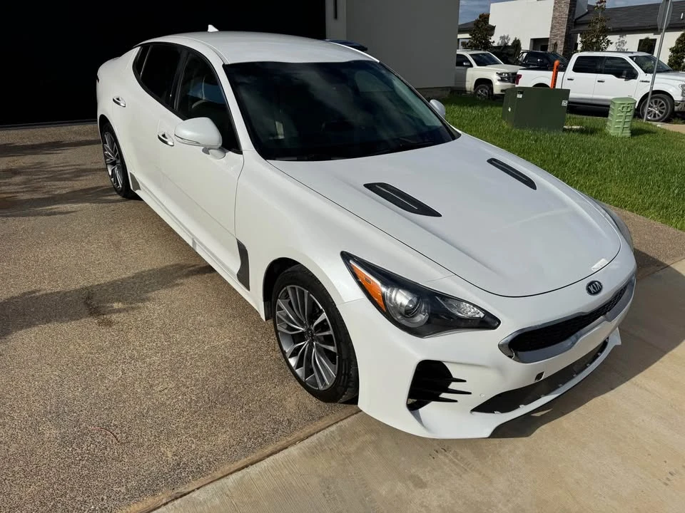 2019 Kia Stinger - Image 2 of 13