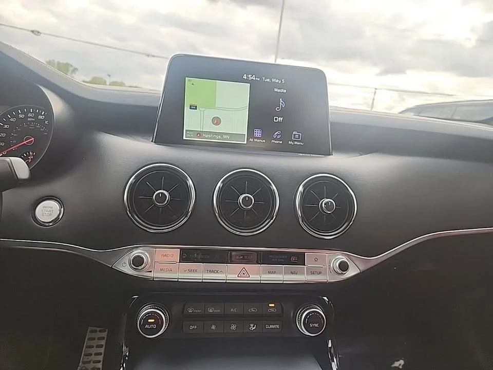 2019 Kia Stinger GT - Image 14 of 18