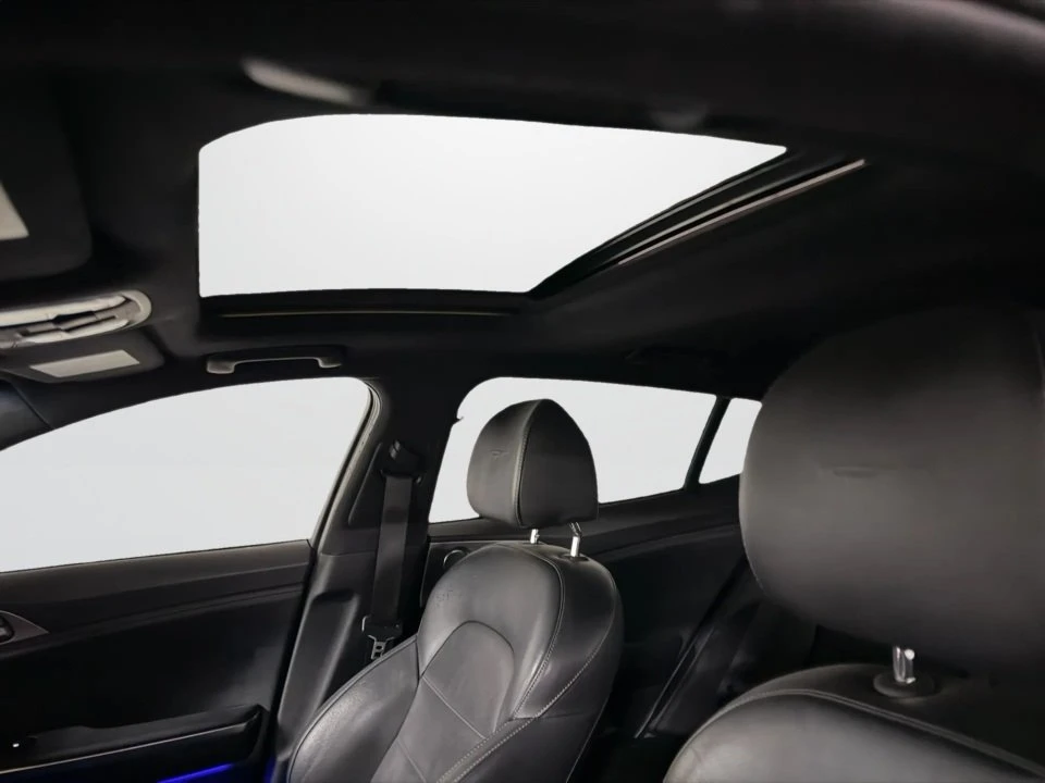2019 Kia Stinger - Image 7 of 19