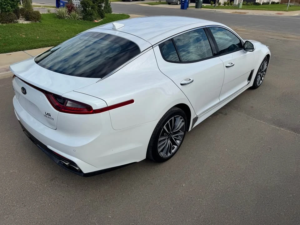 2019 Kia Stinger - Image 11 of 12