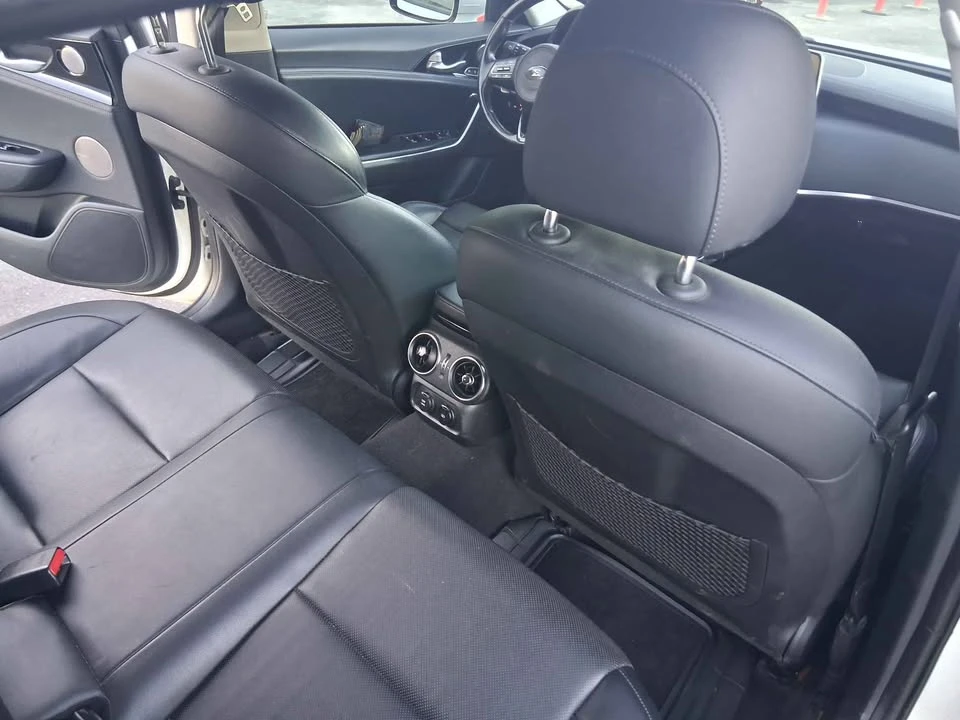 2019 Kia Stinger - Image 8 of 20