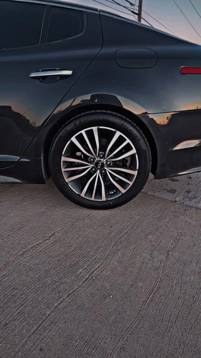 2019 Kia Stinger - Image 11 of 15