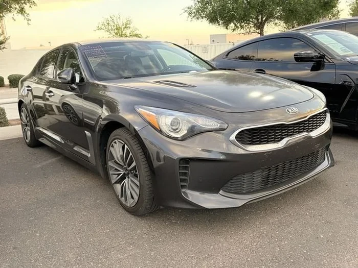 2019 Kia Stinger - Image 2 of 7