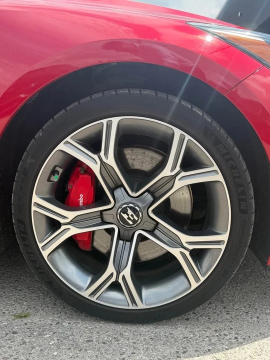 2019 Kia Stinger - Image 8 of 13