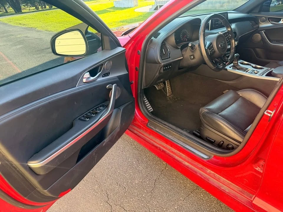 2019 Kia Stinger - Image 8 of 13