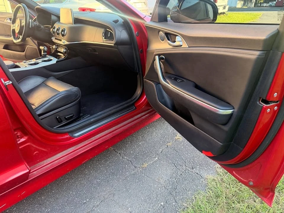 2019 Kia Stinger - Image 11 of 13