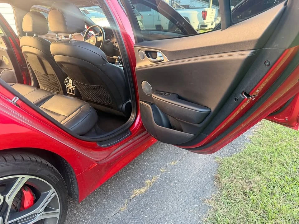 2019 Kia Stinger - Image 12 of 13