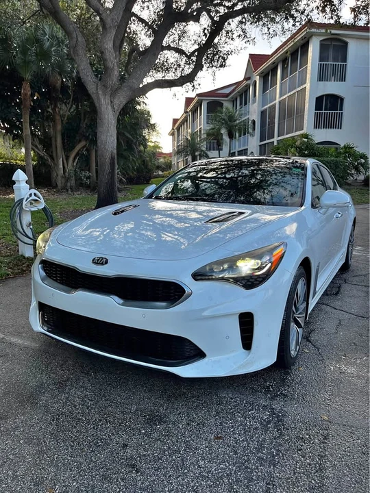 2019 Kia Stinger - Image 2 of 11