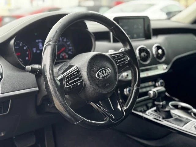 2019 Kia Stinger - Image 7 of 18