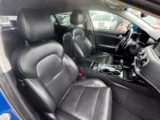 2019 Kia Stinger - Image 17 of 18
