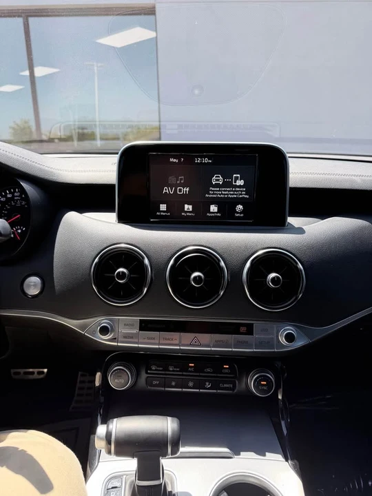 2019 Kia Stinger - Image 8 of 9