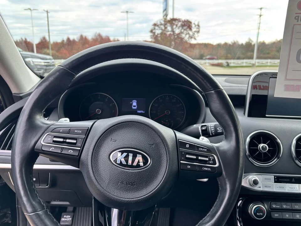 2019 Kia Stinger - Image 10 of 16