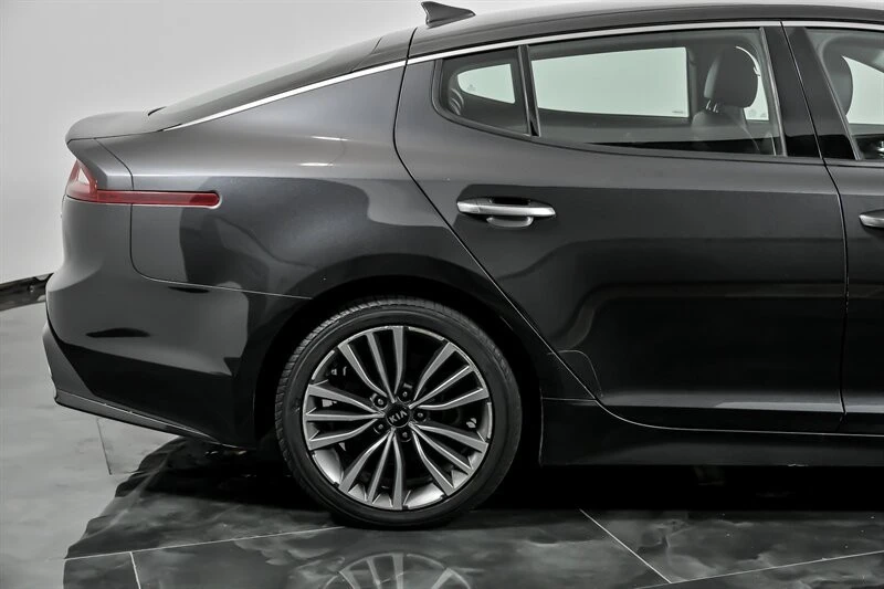 2019 Kia Stinger - Image 12 of 21