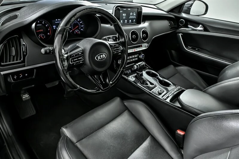 2019 Kia Stinger - Image 18 of 21
