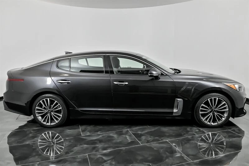 2019 Kia Stinger - Image 13 of 21