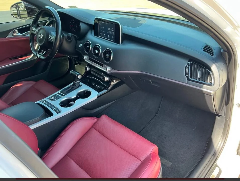 2019 Kia Stinger GT - Image 9 of 16