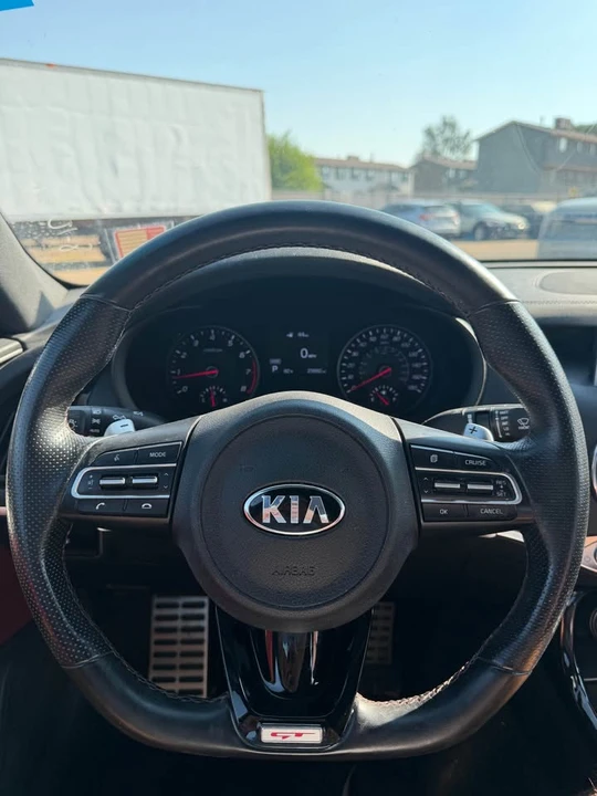 2019 Kia Stinger GT - Image 8 of 12