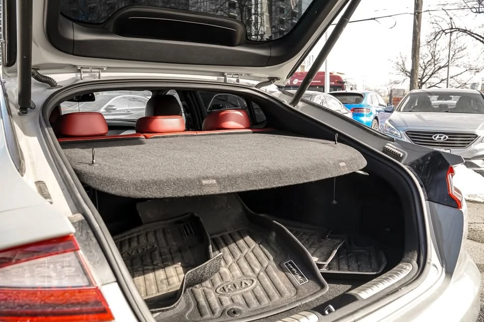 2019 Kia - Image 17 of 20