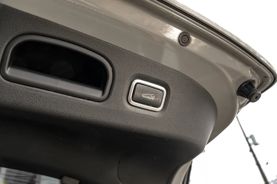2019 Kia - Image 18 of 20