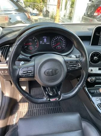 2019 Kia Stinger GT - Image 9 of 15