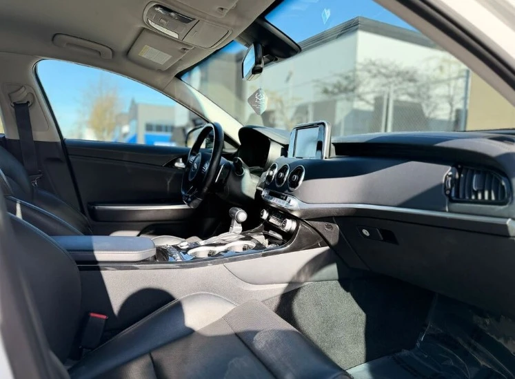 2019 Kia Stinger - Image 6 of 8