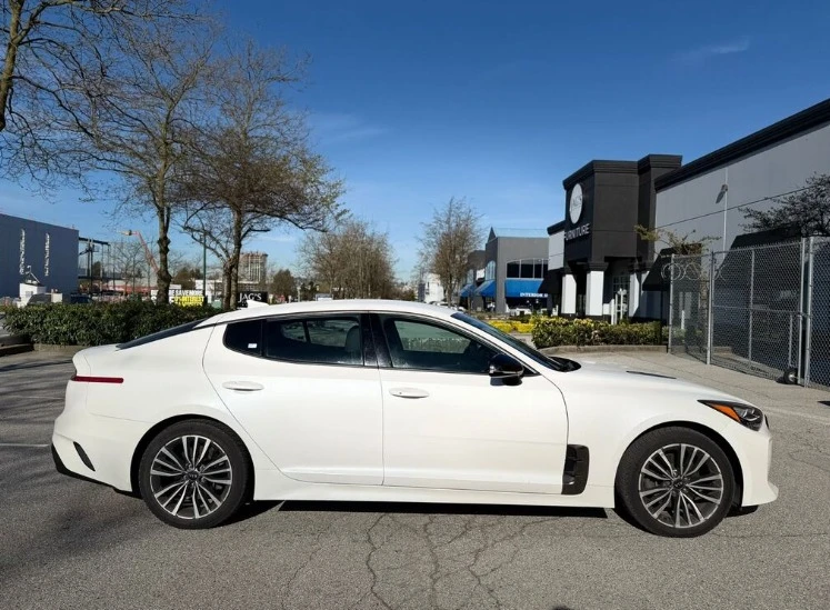 2019 Kia Stinger - Image 3 of 8