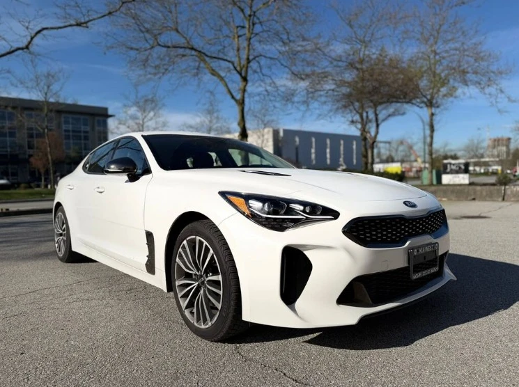 2019 Kia Stinger - Image 2 of 8
