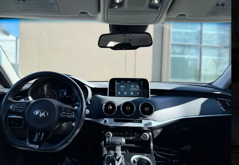 2019 Kia Stinger - Image 5 of 8