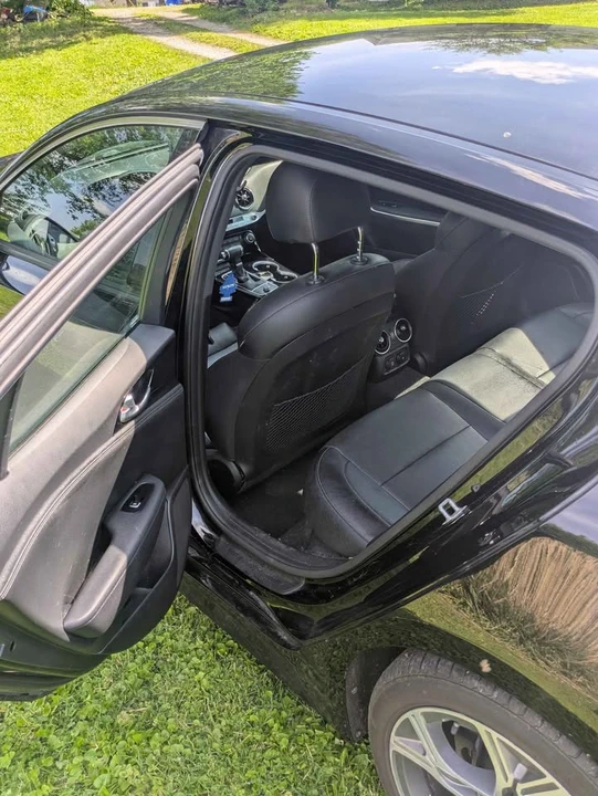 2019 Kia Stinger - Image 11 of 18