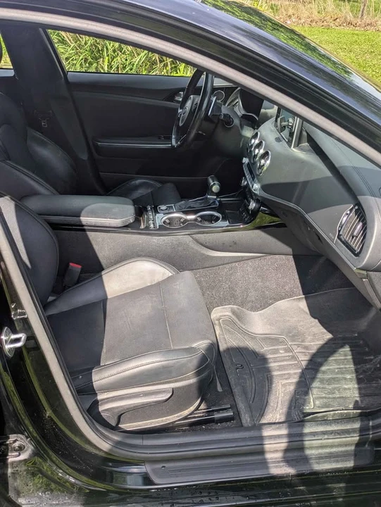 2019 Kia Stinger - Image 7 of 18