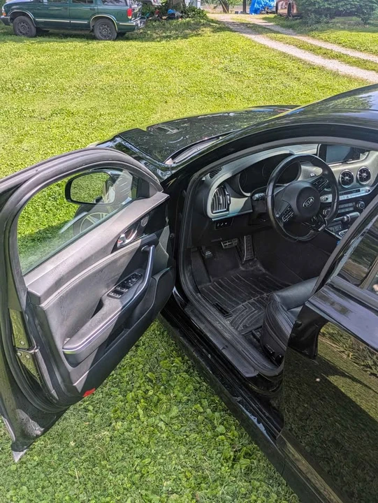 2019 Kia Stinger - Image 10 of 18