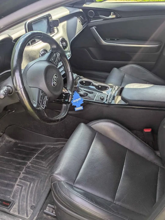 2019 Kia Stinger - Image 9 of 18