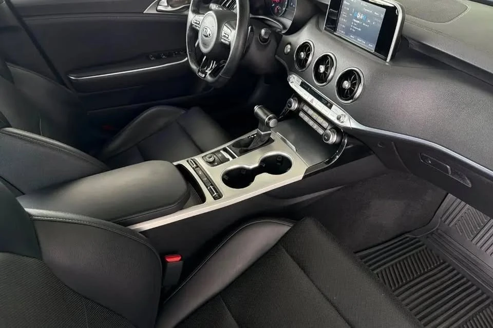 2019 Kia Stinger GT - Image 17 of 20