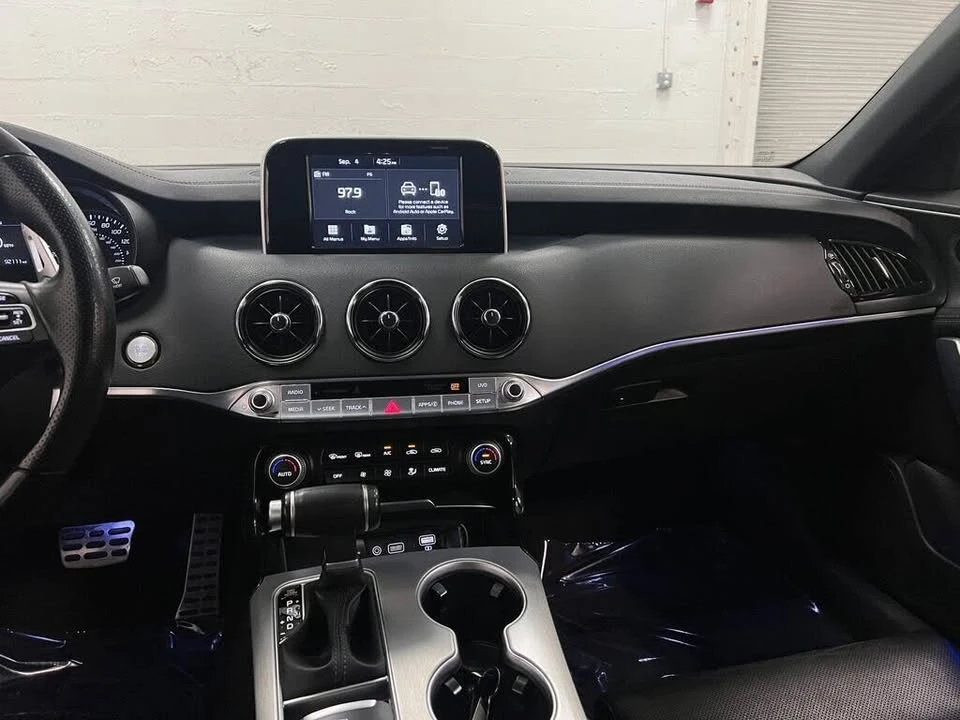 2019 Kia Stinger GT - Image 16 of 20