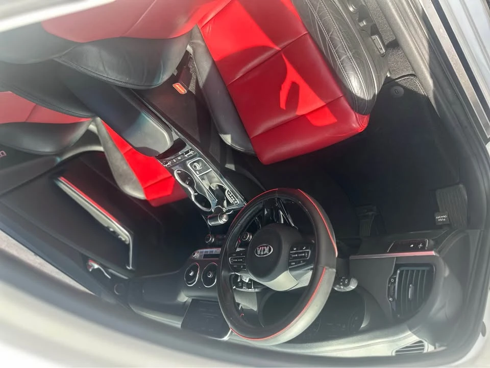 2019 Kia Stinger GT - Image 9 of 13