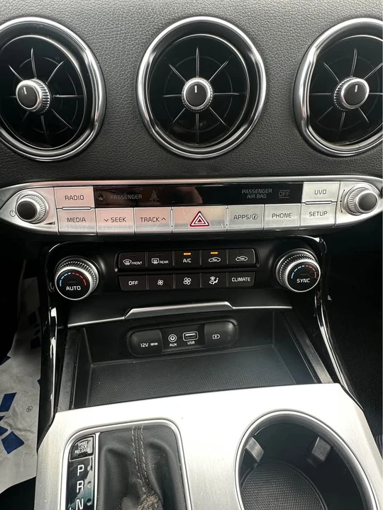 2019 Kia Stinger GT - Image 10 of 13