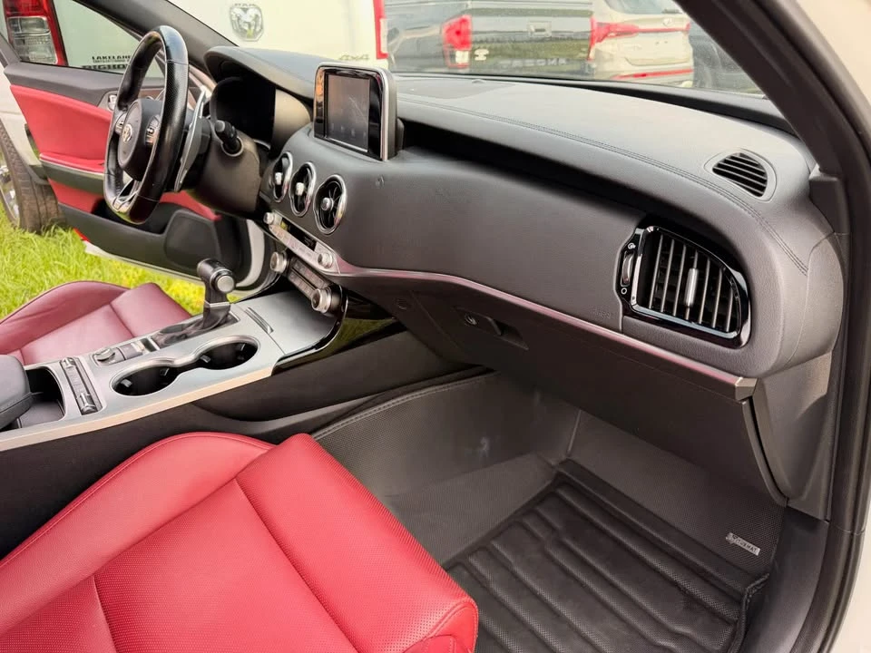 2019 Kia Stinger GT - Image 16 of 20