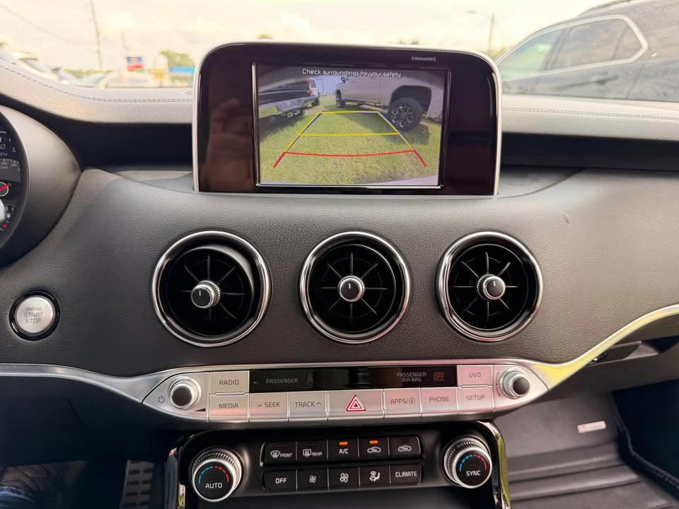 2019 Kia Stinger GT - Image 10 of 20