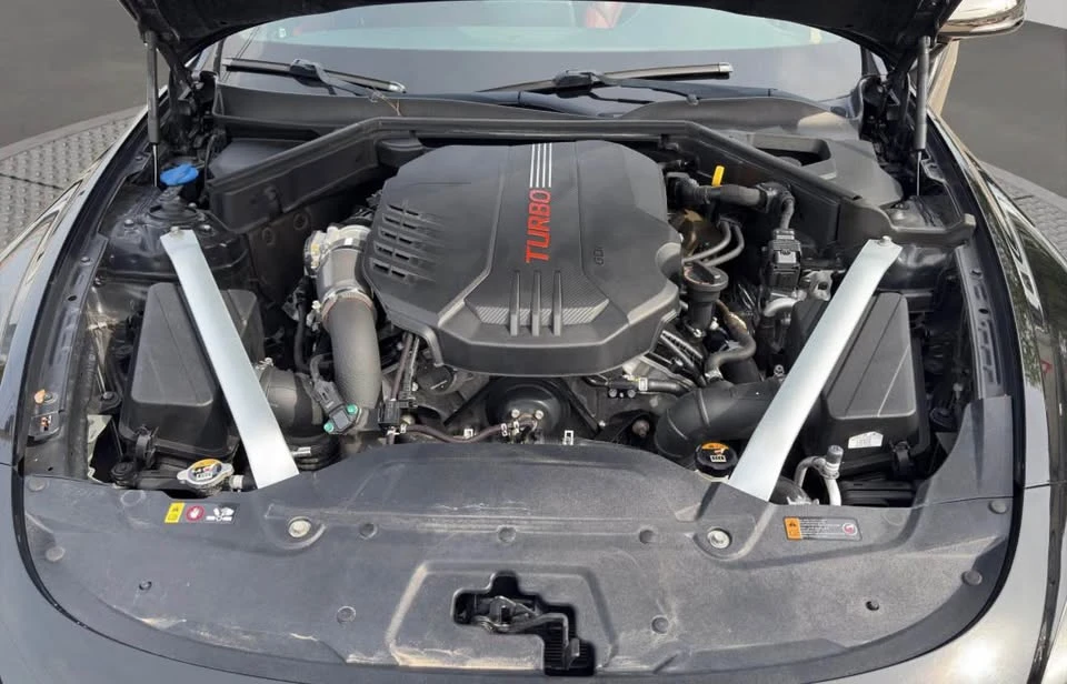 2019 Kia Stinger GT - Image 16 of 17