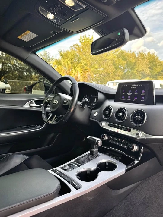 2019 Kia Stinger GT - Image 15 of 19