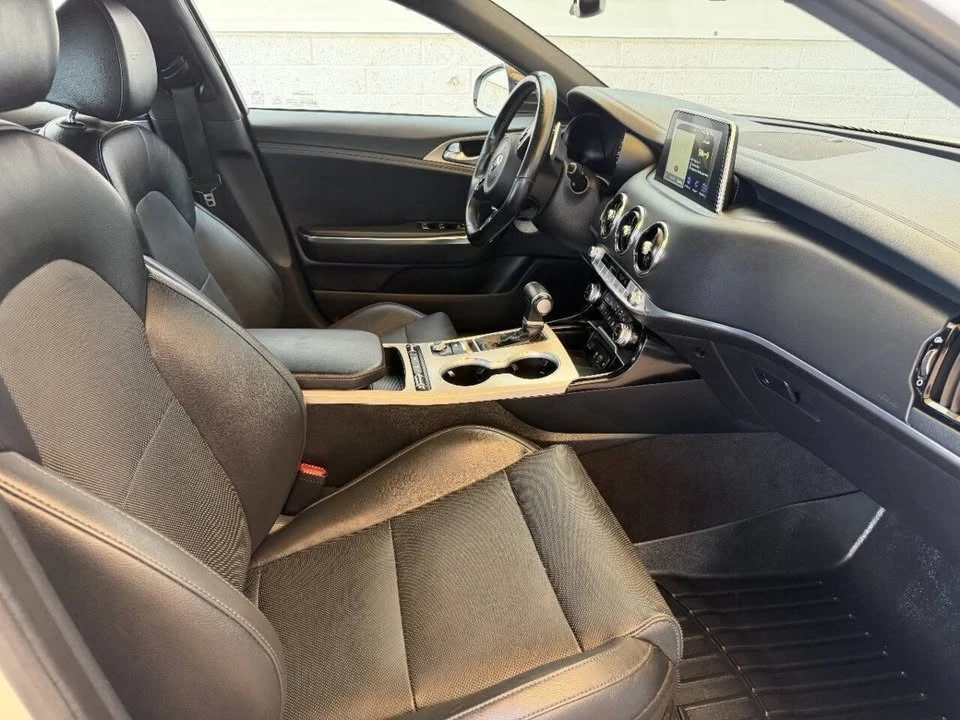 2019 Kia Stinger GT - Image 17 of 20