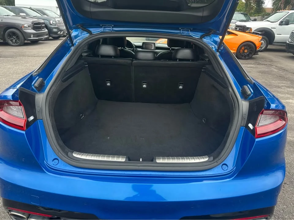 2019 Kia Stinger GT - Image 9 of 16