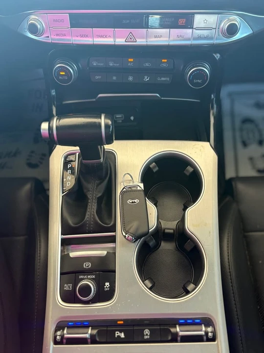 2019 Kia Stinger GT - Image 10 of 17