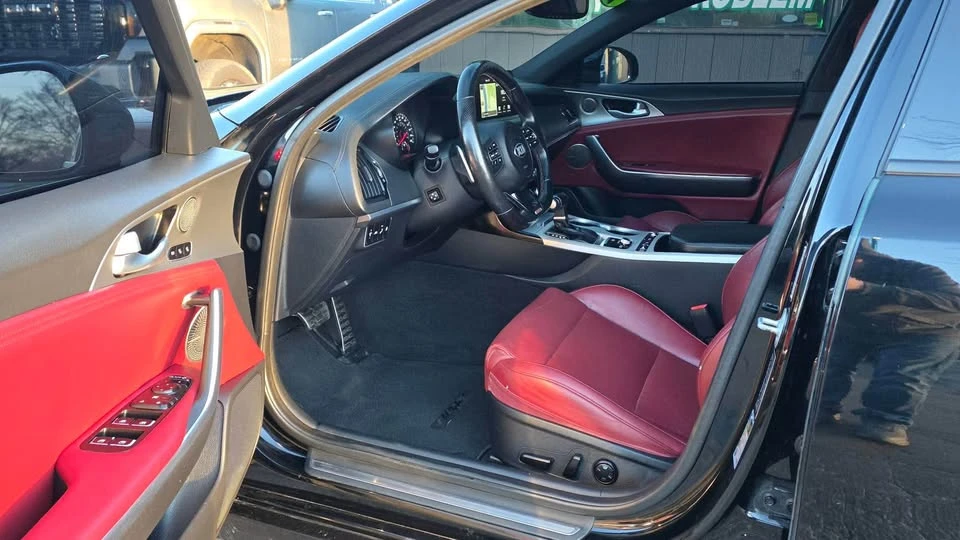 2019 Kia Stinger GT - Image 16 of 18
