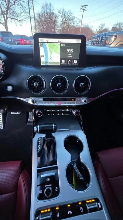 2019 Kia Stinger GT - Image 10 of 18