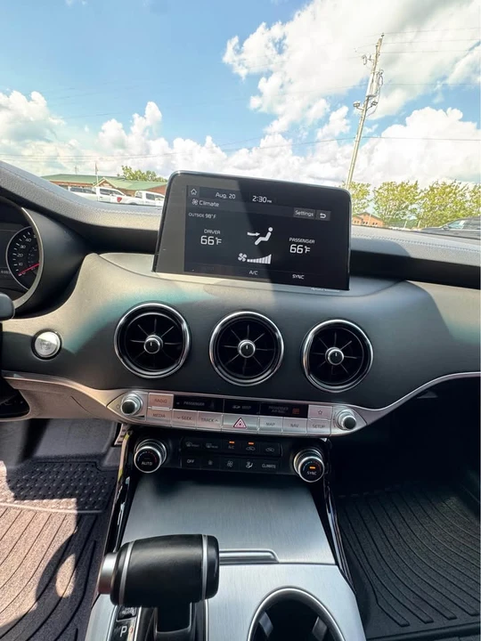 2019 Kia Stinger GT - Image 10 of 11