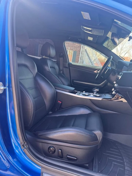 2019 Kia Stinger GT - Image 14 of 18