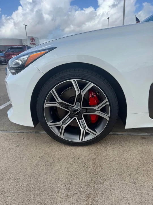 2019 Kia Stinger GT - Image 9 of 18
