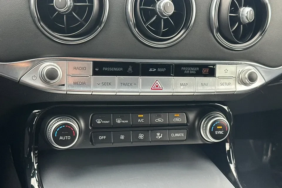 2019 Kia Stinger GT - Image 14 of 19