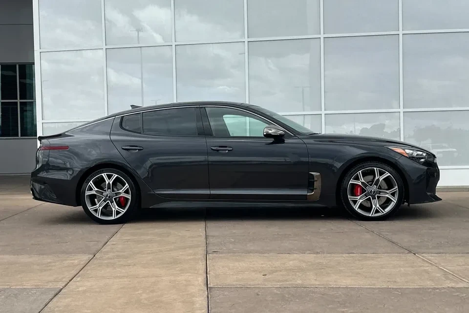 2019 Kia Stinger GT - Image 2 of 19